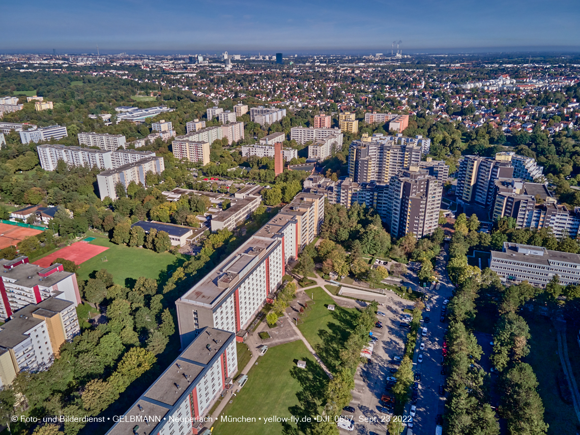 23.09.2022 - Karl-Marx-Ring 53-53c und Studentenwohnheim und Marx-Zentrum in Neuperlach